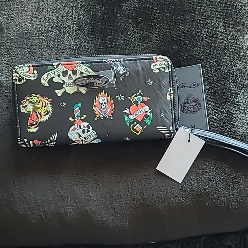 Ed HardyWomens Skull&Heart,TigerTattooPrint Black Zip Around Wristlet Wattet Nwt - Picture 6 of 6